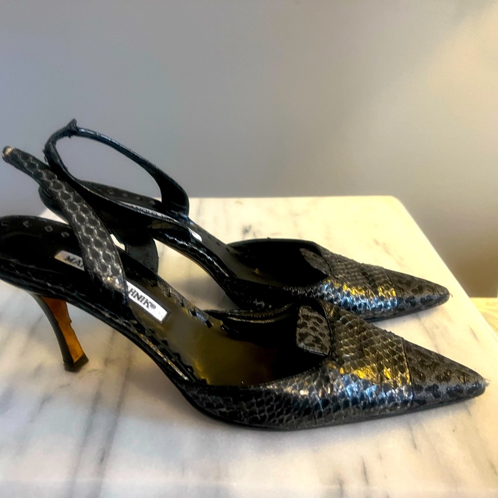 Manolo Blahnik Mid heel pump
